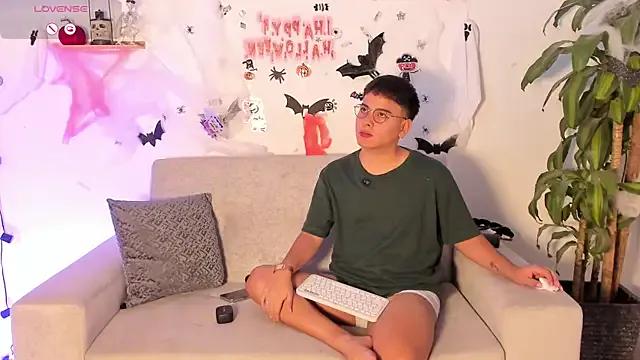 Freechat Young_Ben on StripChat